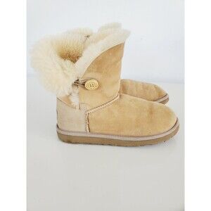 UGG Women's Shoes S/N 5991 Bailey Button II Winter Beige Boots Size 4